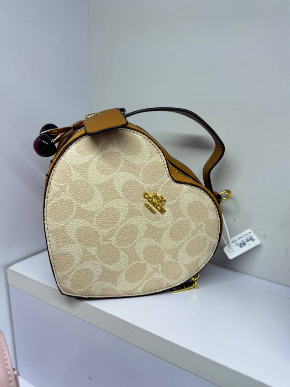 Coach Bags
70 dhs✅

Zain232
♥️♥️♥️