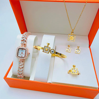 Watches boxes
Chanel
Dior
Gucci
LV

With box 
90 dhs🇦🇪🇦🇪

Zain45 
♥️♥️♥️