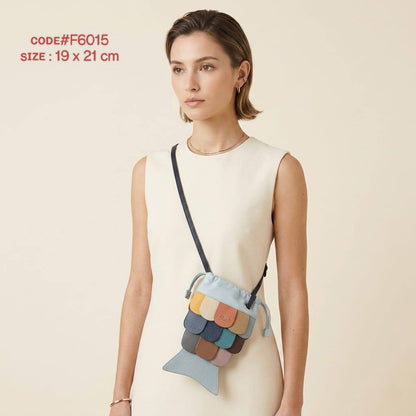 FENDI ғɪsʜ ᴄᴏʟᴏʀғᴜʟ
sᴄᴀʟᴇ ᴄʀᴏssʙᴀɢ
sᴏғᴛ ʟᴇᴀᴛʜᴇʀ ᴍᴀᴛᴇʀɪᴀʟ
sɪᴢᴇ : 19 cm
ᴡɪᴛʜ BOX
🎁🎁🎁

75 dhs✅

Zain31
♥️♥️♥️