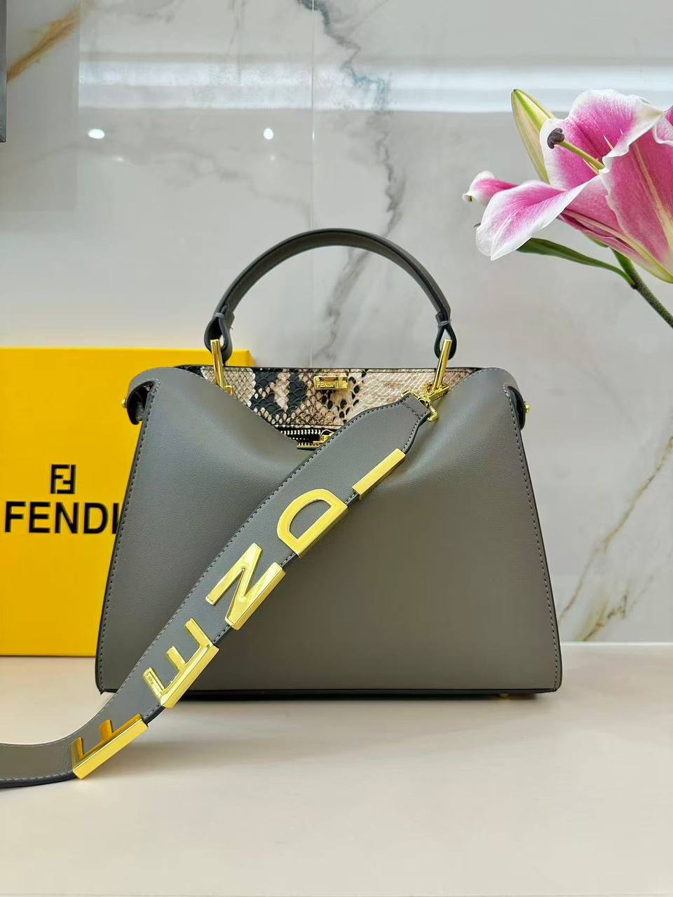 Fendi
High Quality
120 dhs🪙🌨️

Zain143
♥️♥️♥️