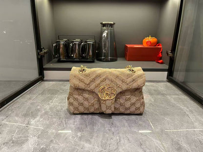 Gucci🙋🏻‍♀️🙋🏻‍♀️🥰
Master
17cm🫶🏼 230 dhs✅
20cm🫶🏼 240 dhs✅
23cm🫶🏼 250 dhs✅

Zain297
♥️♥️♥️