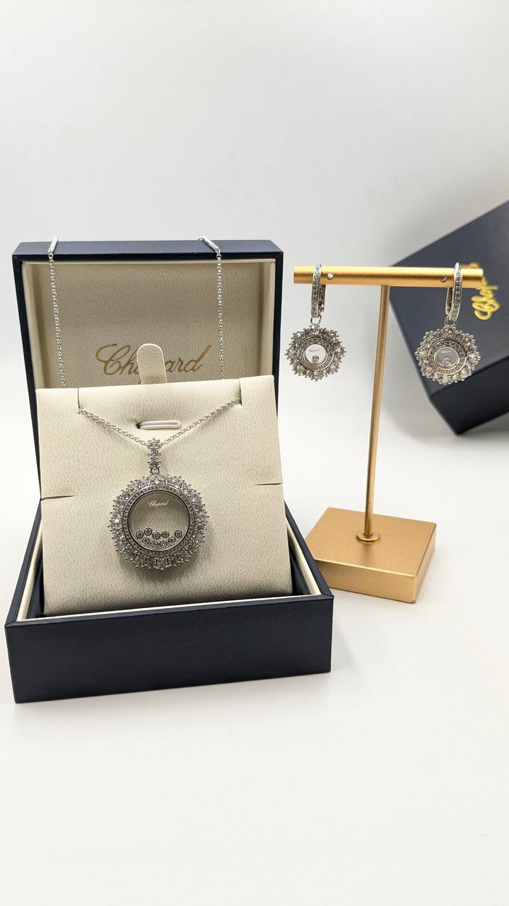 Chopard
*Master Quality* 
*Necklace & Earrings*
230 dhs💛 with Normal Box 🎁
260 dhs💛 with Master Box 🎁

Zain210
♥️♥️♥️