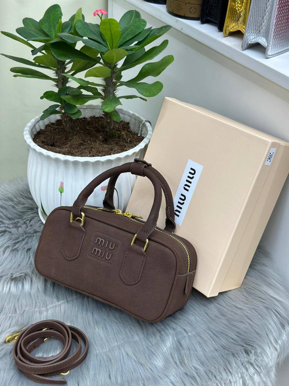 Miu Miu  
95 dhs🪙🌨️

with BOX🌷

Zain244
♥️♥️♥️