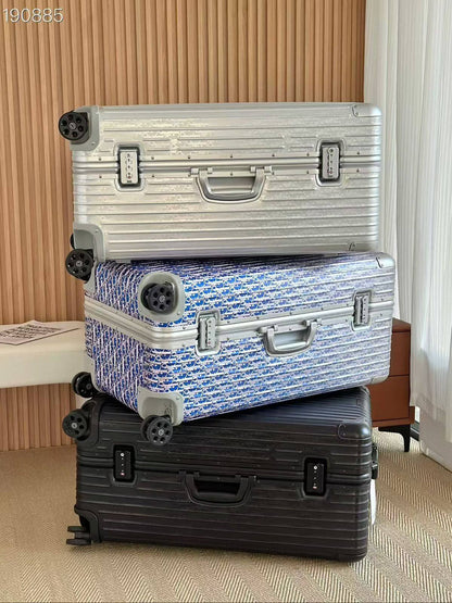 Dior Trunk 
Master quality 💓💓
2100 dhs✅✅

Zain341
♥️♥️♥️