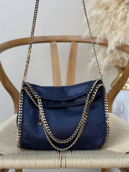 STELLA McCARTENY
25cm
350 dhs✅
Top quality

Zain167
♥️♥️♥️