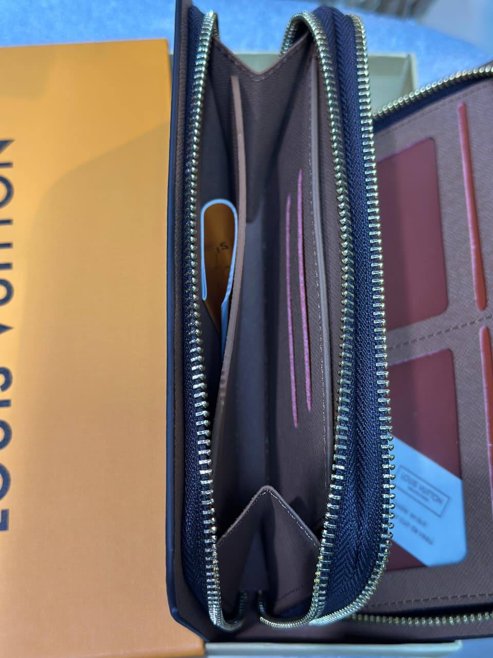 LV
Good quality 
with box
🎁🎁🎁

110 dhs🇦🇪

Zain186
♥️♥️♥️
