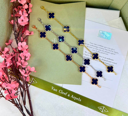 VCA
 *6 Motifs Bracelet* 
*90 dhs🇦🇪🇦🇪*   with  *NORMAL*  Box
*150 dhs🇦🇪🇦🇪* with  *ORIGINAL*  Box

Zain209
♥️♥️♥️