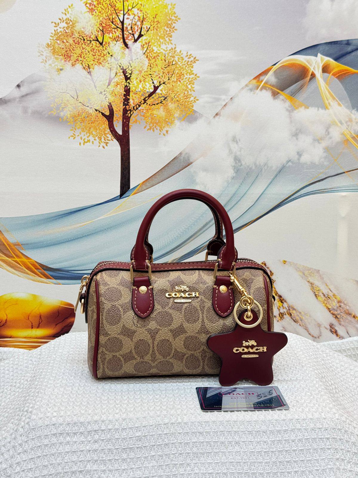 COACH
Best quality WITH BOX
100 dhs🇦🇪🇦🇪
size 18CM

Zain290
♥️♥️♥️