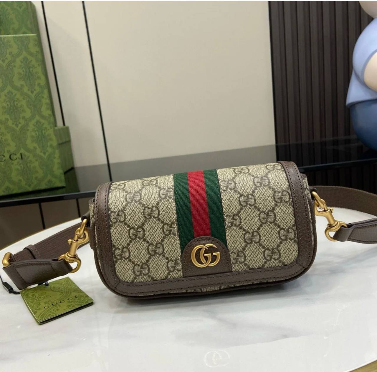Gucci

✨✨NEW ✨✨

95 dhs🪙🪙

with box
🎁🎁🎁

Zain38
♥️♥️♥️