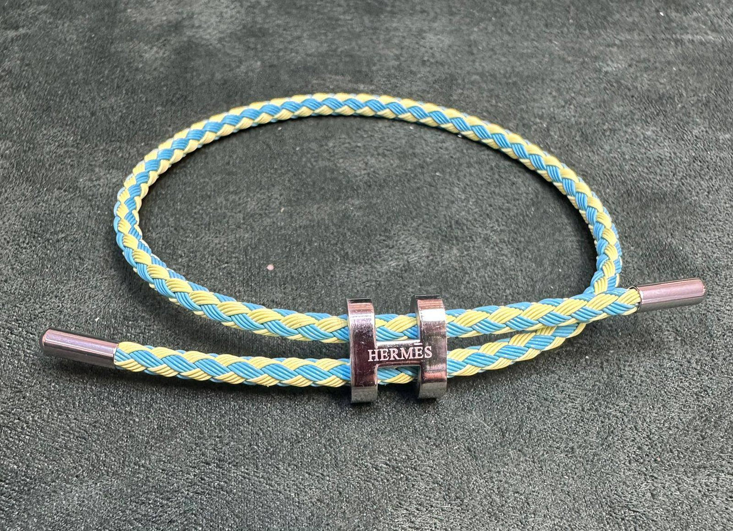 Hot moving 🔥🔥🔥 
Hermes UNISEX Bracelet. 
Water proof 💦💦💦
30 dhs❣️

Zain243
♥️♥️♥️