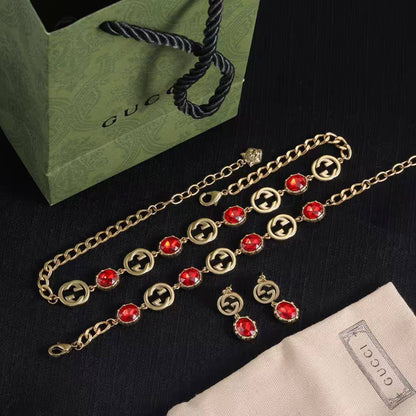 Gucci Set 
Necklace 🍁
Bracelet ❣️
Earring ✨
Master quality 💯
With normal boxes 🗃️ 
130 dhs💓
With master box 📦 
140 dhs💓

Zain216
♥️♥️♥️