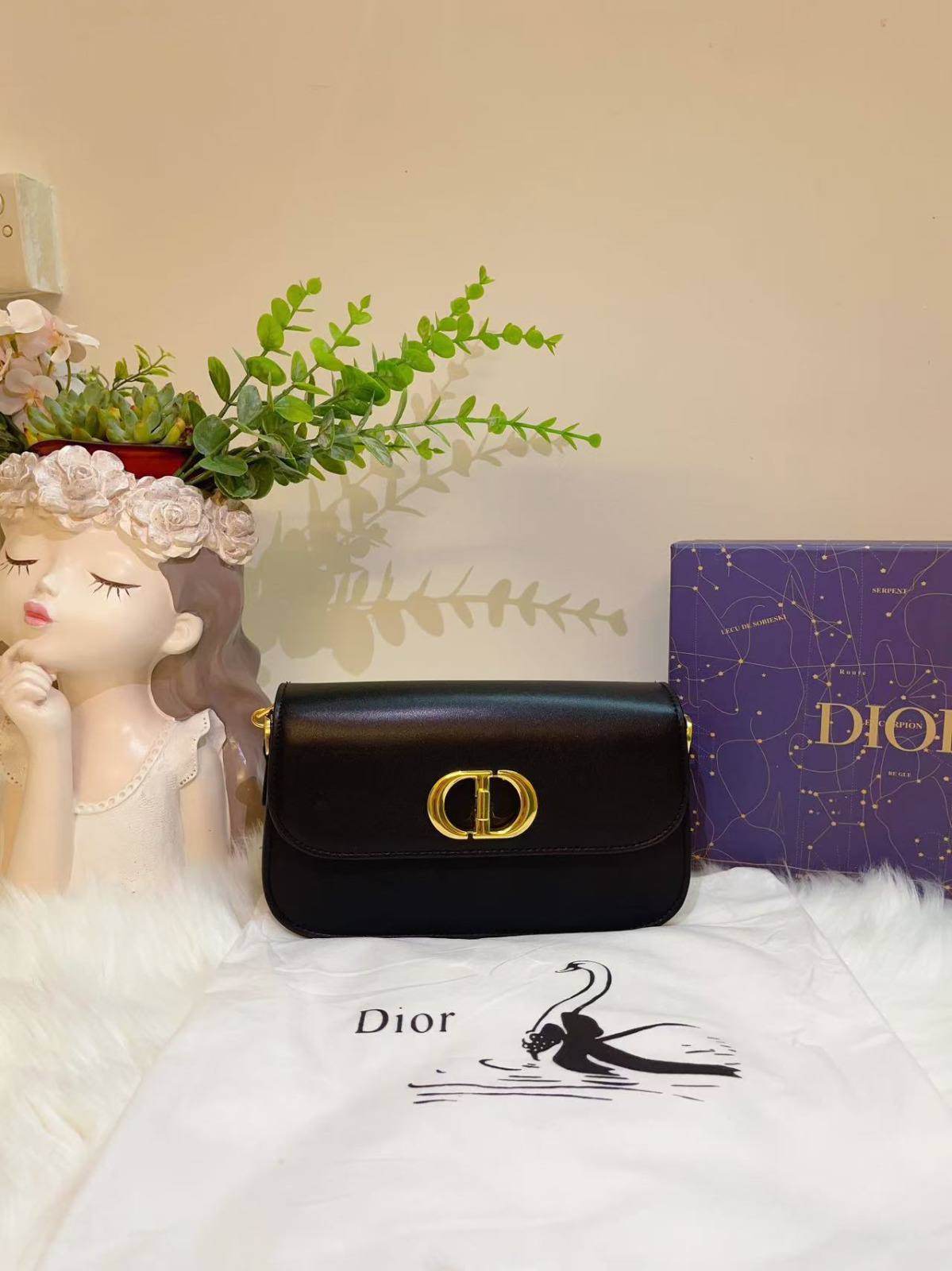 Dior

best quality 
with box

95 dhs🇦🇪🇦🇪
size23CM

Zain290
♥️♥️♥️