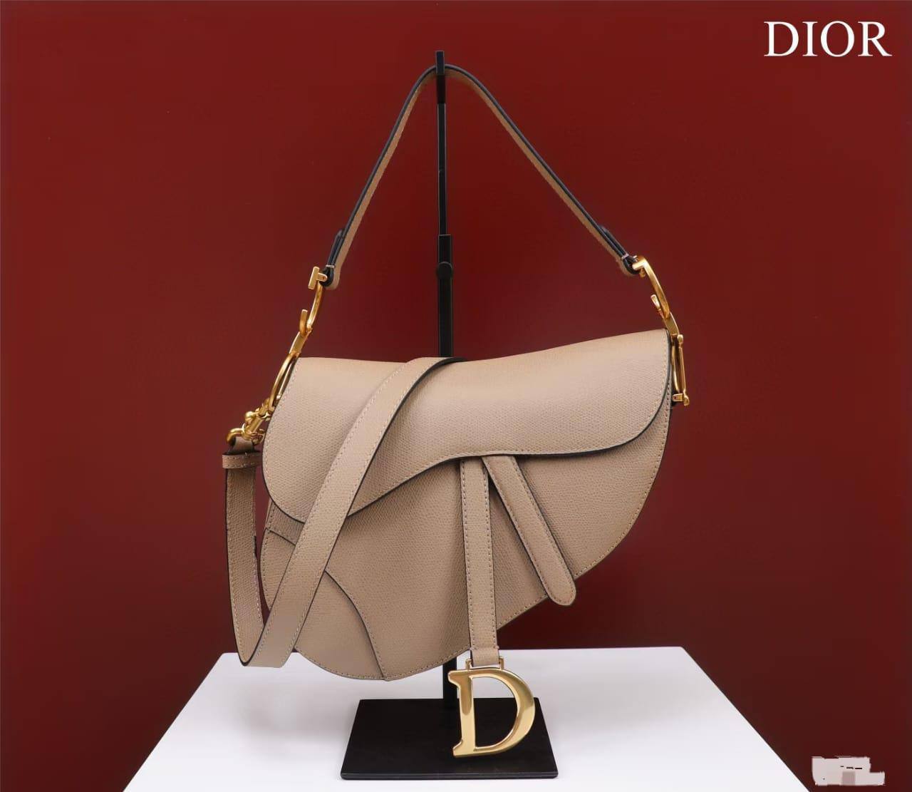 Dior
100 dhs✅
small size:19*5.5*15.5
Wear leather shoulder straps

110 dhs✅
Big size:25*6.5*19
Knitted shoulder straps
with box
Good quality, all hardware is thickened

Zain07
♥️♥️♥️