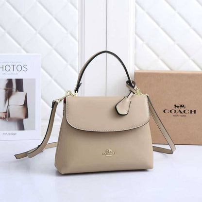 Coach 
Best quality 

with box’s 
🎁🎁🎁

110 dhs✅
size 22 cm

Zain290
♥️♥️♥️