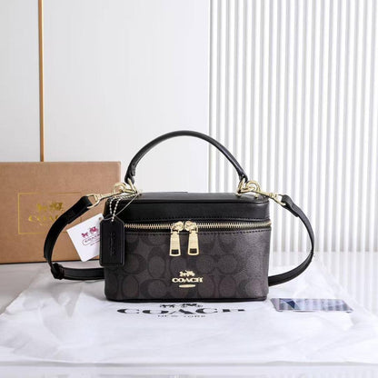 Coach
100 dhs🇦🇪🇦🇪
with box
size 18cm

Zain26
♥️♥️♥️