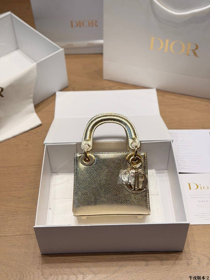 Dior

17cm

290 dhs🇦🇪🇦🇪

Zain10
♥️♥️♥️