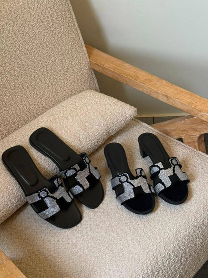 Hermes 🖤
✨ 𝐀𝐯𝐚𝐢𝐥𝐚𝐛𝐥𝐞 𝐍𝐨𝐰
✨ 𝐒𝐢𝐳𝐞𝐬: 𝟑𝟔 — 𝟒𝟏
450 dhs💓

Zain298
♥️♥️♥️