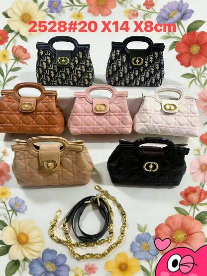 Dior

105 dhs❣️

with box 
🎁🎁🎁

20/14/8

Zain07
♥️♥️♥️