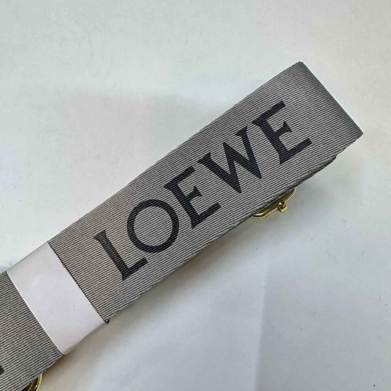 LOEWE 
GOOD QUALITY WITH BOX 
90 dhs💓

Zain295
♥️♥️♥️