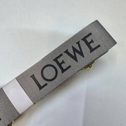LOEWE 
GOOD QUALITY WITH BOX 
90 dhs💓

Zain295
♥️♥️♥️
