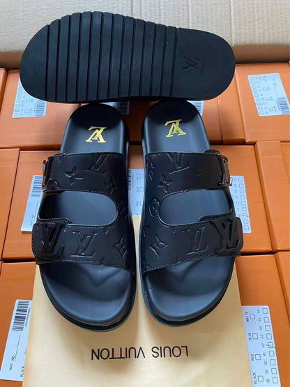 Louis Vuitton Slipper, New Arrived 
Size 40 To 45
110 dhs🇦🇪🇦🇪

Zain120
♥️♥️♥️