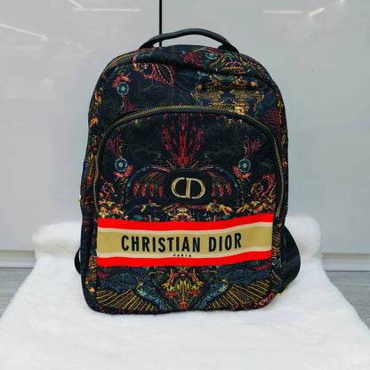DIOR BACKPACK 
GOOD QUALITY 
55 dhs✅

Zain40
♥️♥️♥️