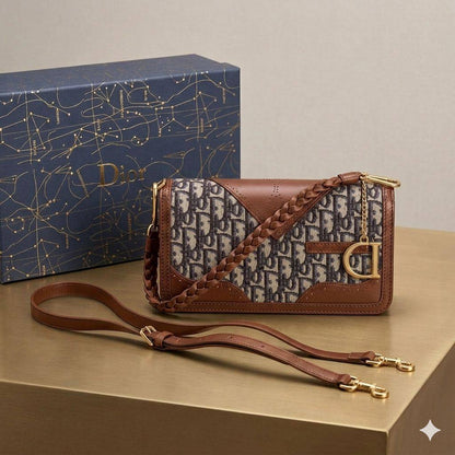 CHRISTIAN DIOR
Jacquard Canvas Leather
With long & short belt strap
With BOX
Size : 28 cm

110 dhs🇦🇪🇦🇪

Zain239
♥️♥️♥️