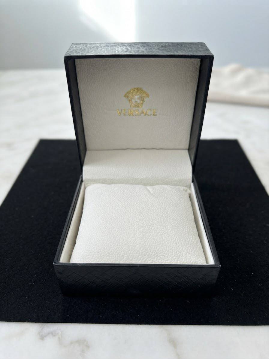 Small watch 📦 Box

20 DHS🇦🇪🇦🇪🇦🇪

Zain40
♥️♥️♥️