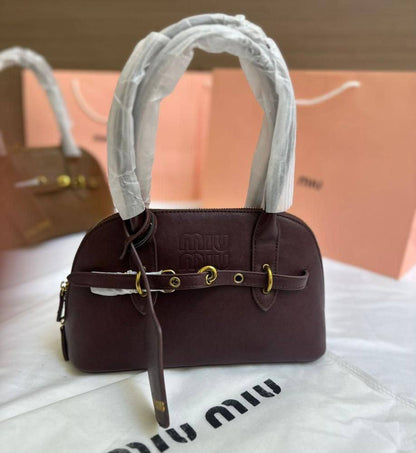 Miu Miu
90 dhs✅
With box
Size22cm

Zain219
♥️♥️♥️
