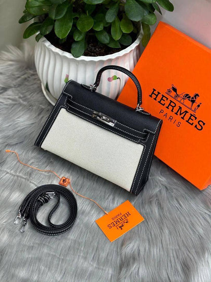 Hermes
105 dhs🇦🇪🇦🇪
With box
Size22cm

Zain219
♥️♥️♥️