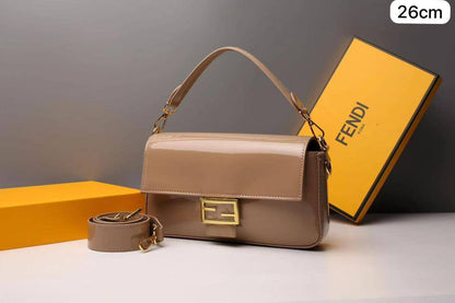 Fendi Baguette
1️⃣ First Quality +🎁
Size : 26 * 14 cm
80 dhs✅
with box 🎁

Zain115
♥️♥️♥️
