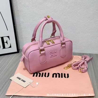 MIUMIU

Best quality
with box

size 22Cm

110 dhs🇦🇪🇦🇪

Zain290
♥️♥️♥️