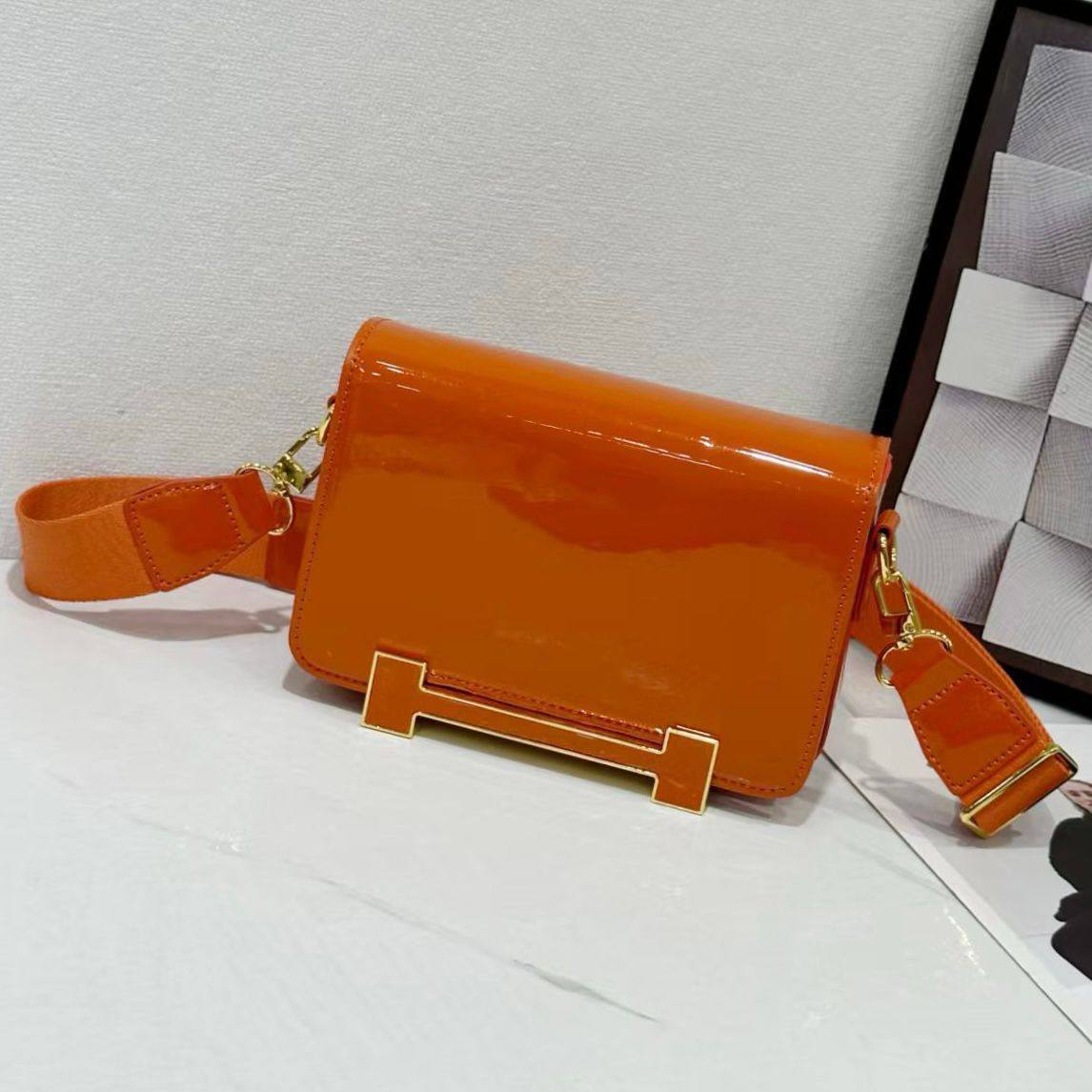 HERMES 

 HIGH QUALIT
 WITH BOX 
🎁🎁🎁

100 dhs✅

Zain295
♥️♥️♥️