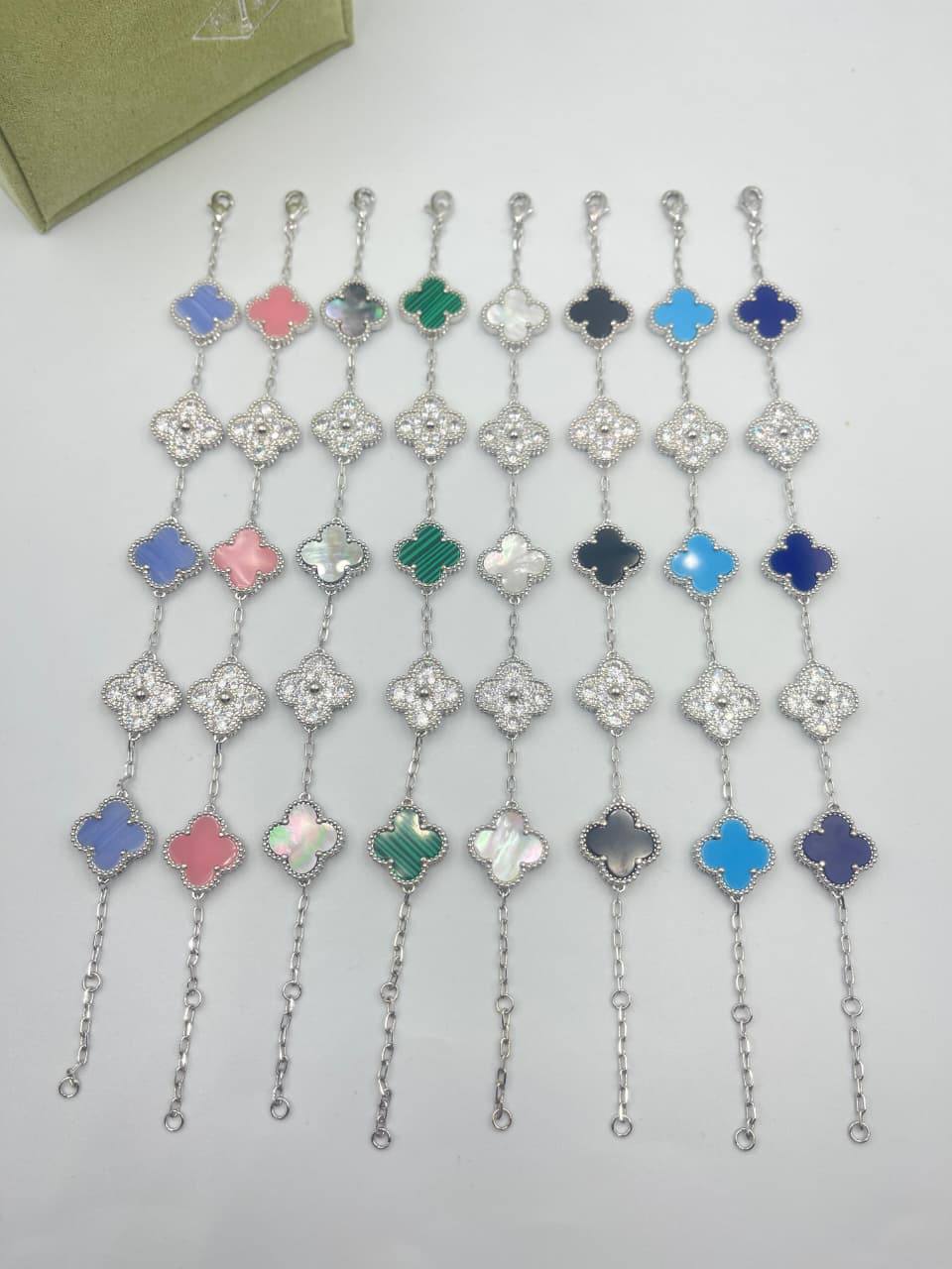 VCA BRACELET
WITH STONES
MASTER QUALITY✨💫
70 DHS🇦🇪🇦🇪
 WITH BOX AND PAPER BAG🛍️🎁

Zain89
♥️♥️♥️