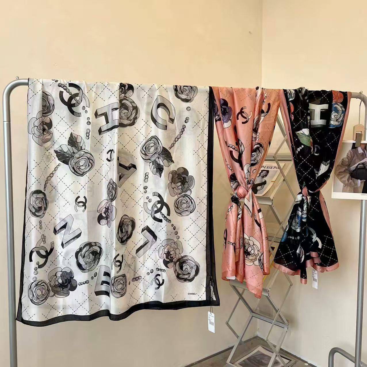 Silk scarf 
40 dhs❣️

Zain93
♥️♥️♥️