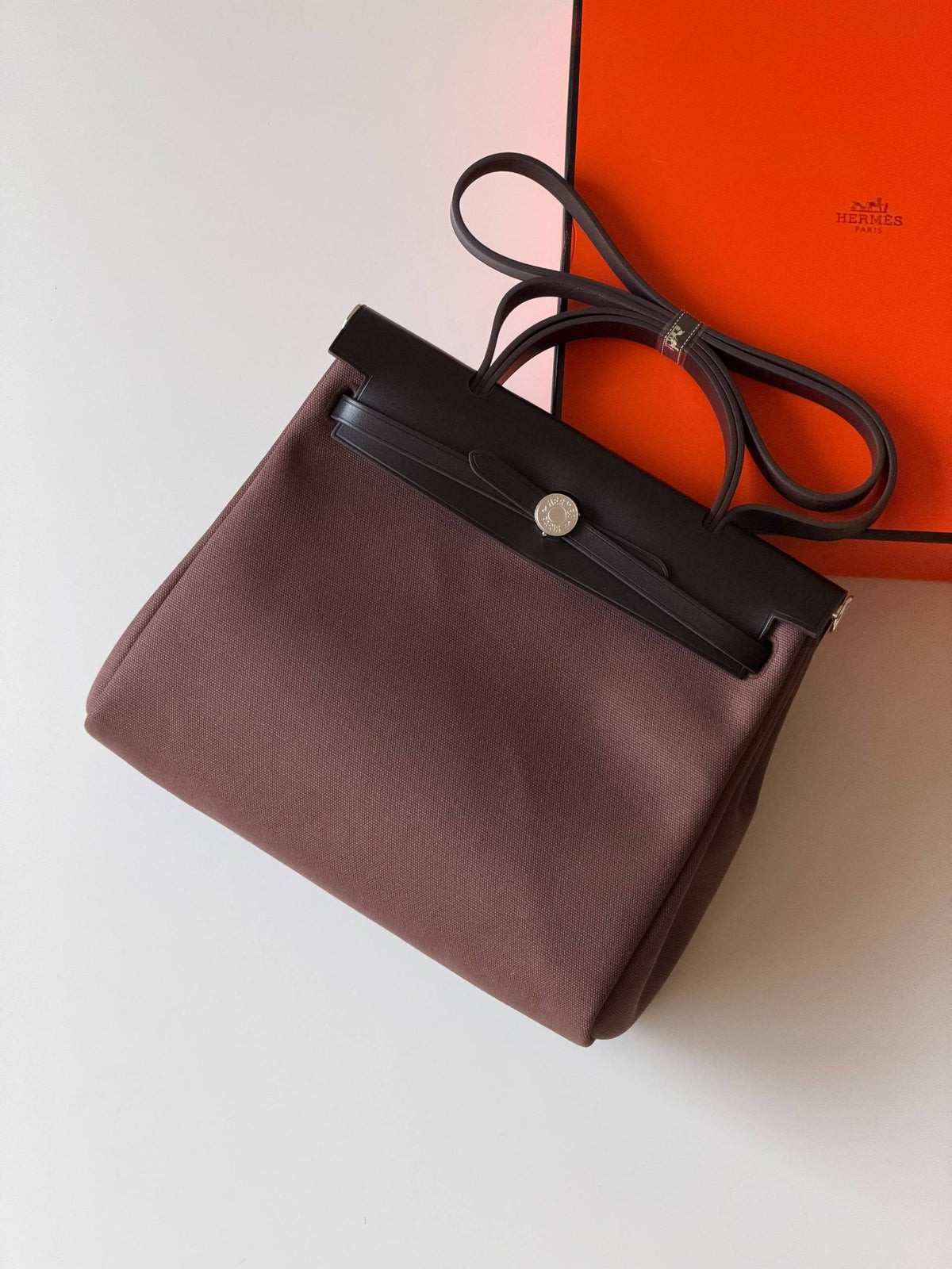 Hermes
Super AAA + Quality 💯

 With original packing🎁🎁
 SIZE:36and42
 Available now 

630 dhs🇦🇪🇦🇪

Zain52
♥️♥️♥️