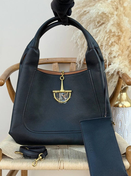 GUCCI
25cm 
350 dhs✅
36cm
380 dhs✅
Top quality 
With box🎁

Zain167
♥️♥️♥️