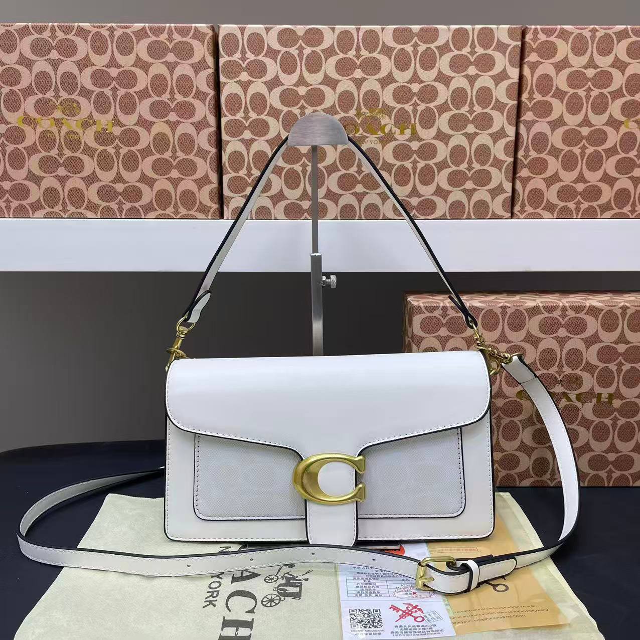 Coach
good Quality 
With box 
🎁🎁🎁

90 dhs✅

Zain117
♥️♥️♥️