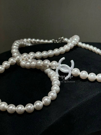 CHANEL ❤️‍🔥*
Necklace 🦋
Master quality 💯
With normal boxes 🗃️ 
60 dhs✅
With master box 📦 
75 dhs✅

Zain216
♥️♥️♥️