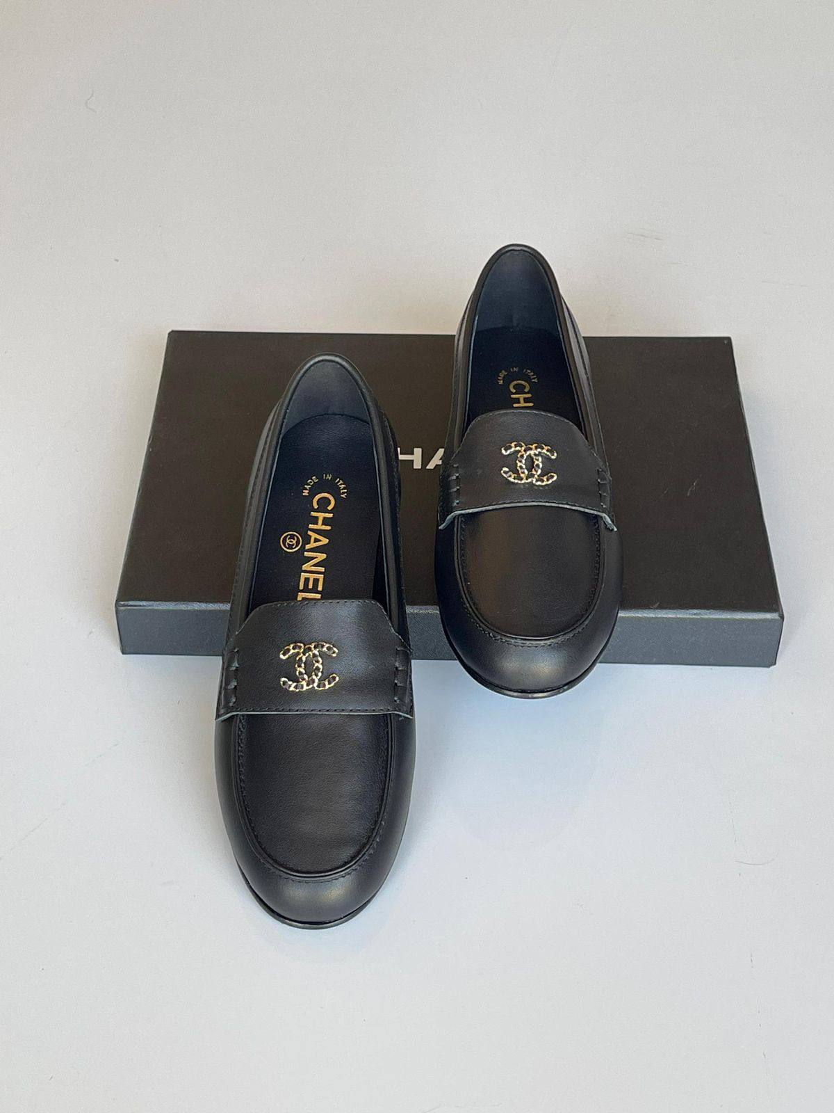 CHANEL 
SuperMaster Quality 💯
450 dhs🗽
Size: 36-41💥

Zain171