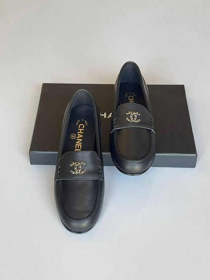 CHANEL 
SuperMaster Quality 💯
450 dhs🗽
Size: 36-41💥

Zain171