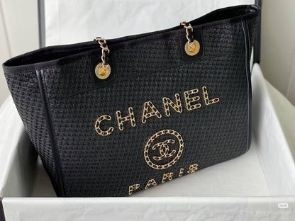 Chanel 
Master🌹🌹🌹
240 dhs✅

Zain10
♥️♥️♥️