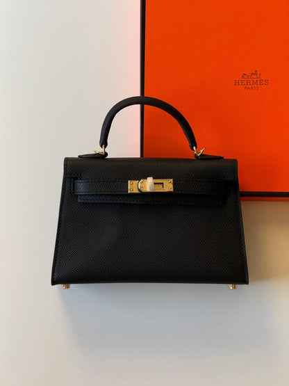 Hermes
minikelly 19cm💕
master quality😍with box❤️
340 dhs❤️💚❤️💚

Zain52
💚❤️💚