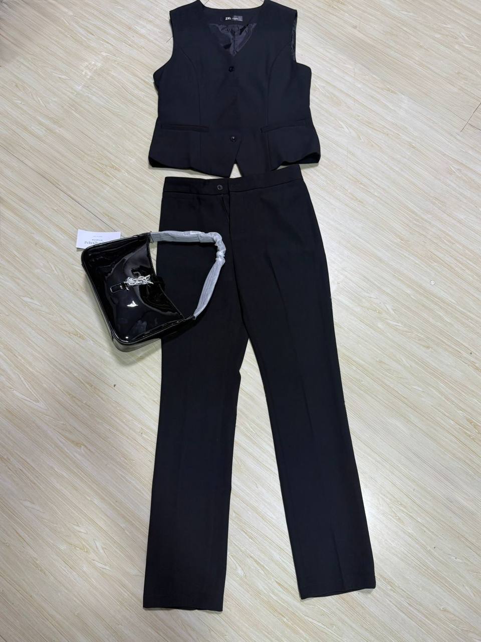 Woman trouser
Size M.L.xl.2xl.3xl .4xl.5xl
75 dhs✅

Zain39
♥️♥️♥️