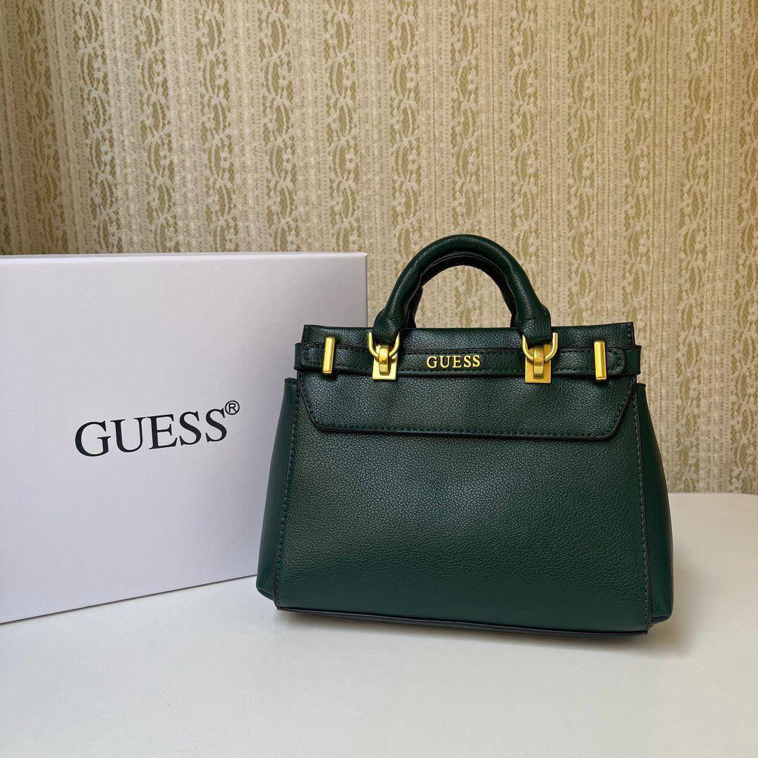 💗 Guess Handbag
1️⃣ First Quality ＋🎁
Size : 23.5 * 17 * 6  cm
90 dhs🪙🌨️
with box🎁

Zain115
♥️♥️♥️