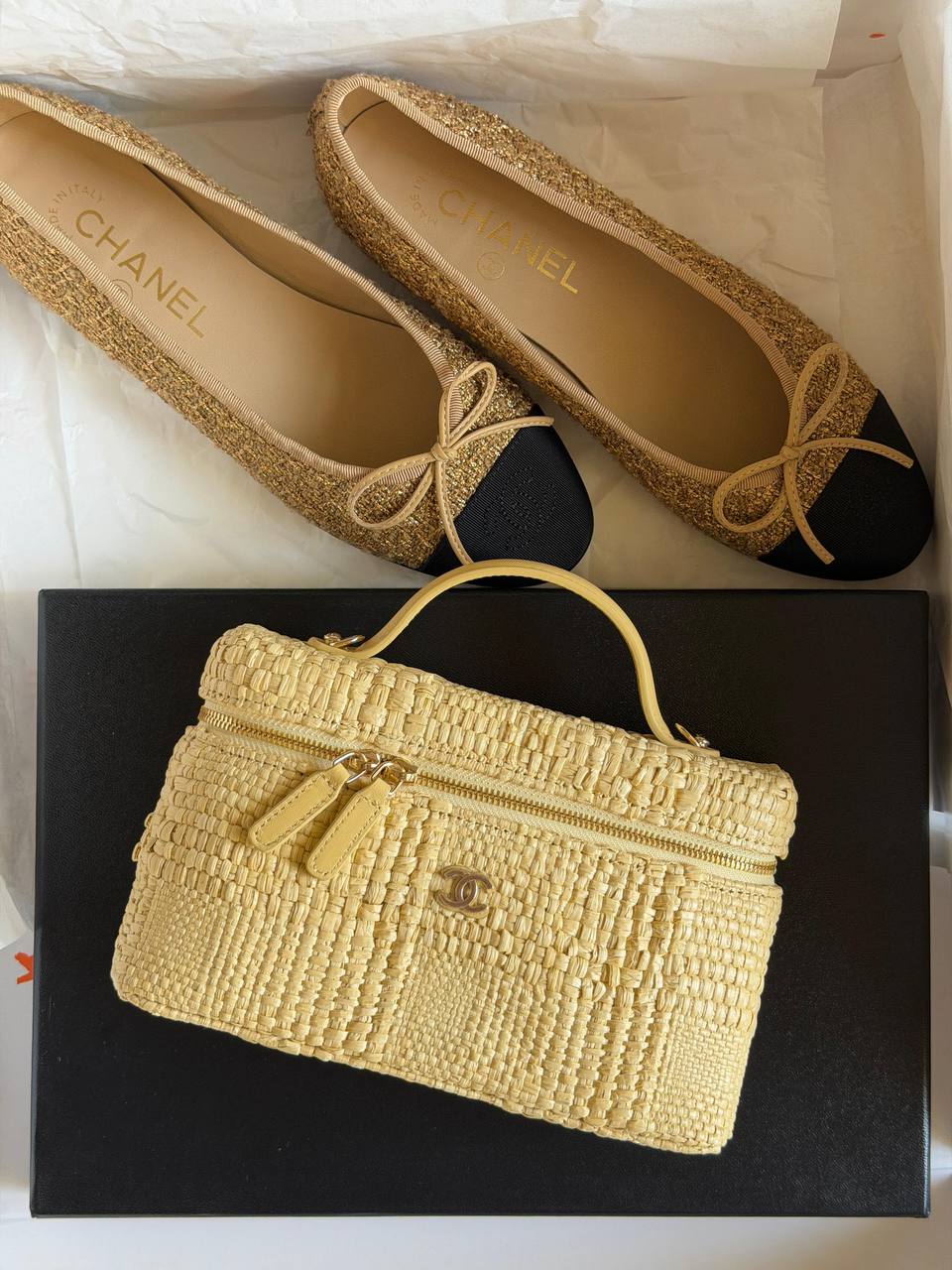 Chanel 
𝐕𝐚𝐧𝐢𝐭𝐲 𝐁𝐚𝐠 𝐖𝐢𝐭𝐡 𝐂𝐡𝐚𝐢𝐧 
950 dhs✅

ETAG4
♥️♥️♥️