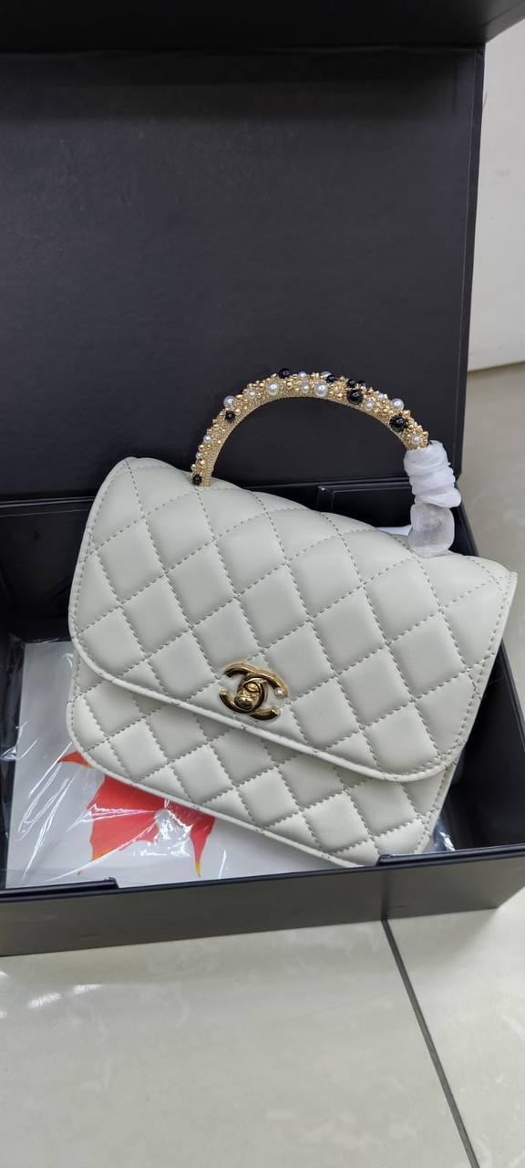 Chanel
115 dhs✅

with box
🎁🎁🎁

Zain203
♥️♥️♥️