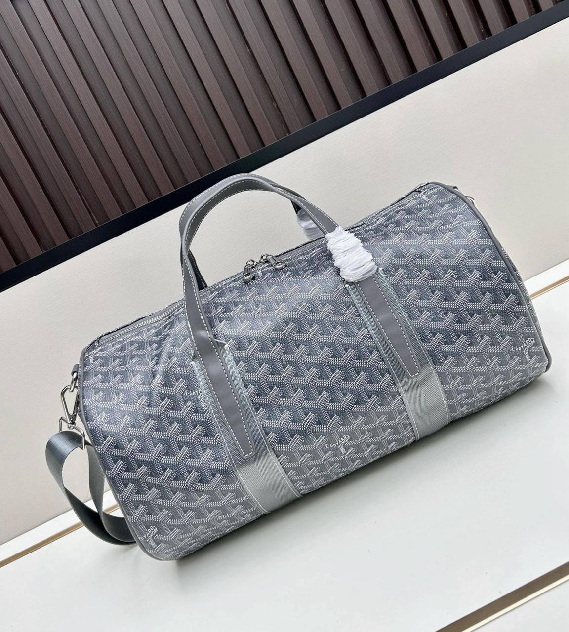 GOYARD Traveling Bag
Good Quality 
115 dhs🪙🖤

Zain250
♥️♥️♥️