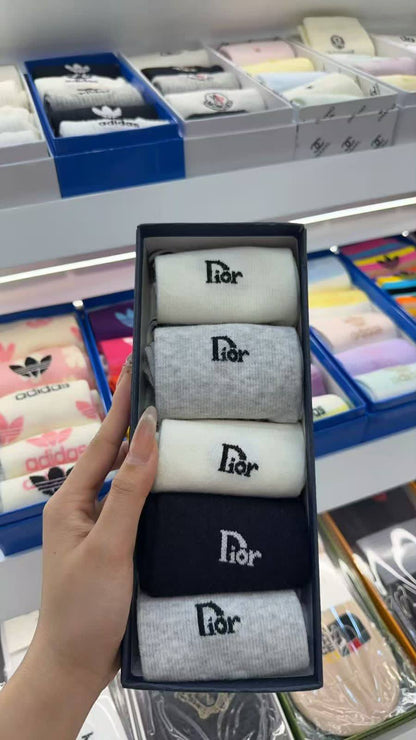 Socks
With box 
45 dhs✅
Inside box…5pc

Zain93
♥️♥️♥️