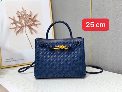 Bottega
 25cm 
with box 
110 dhs✅

Zain168
♥️♥️♥️